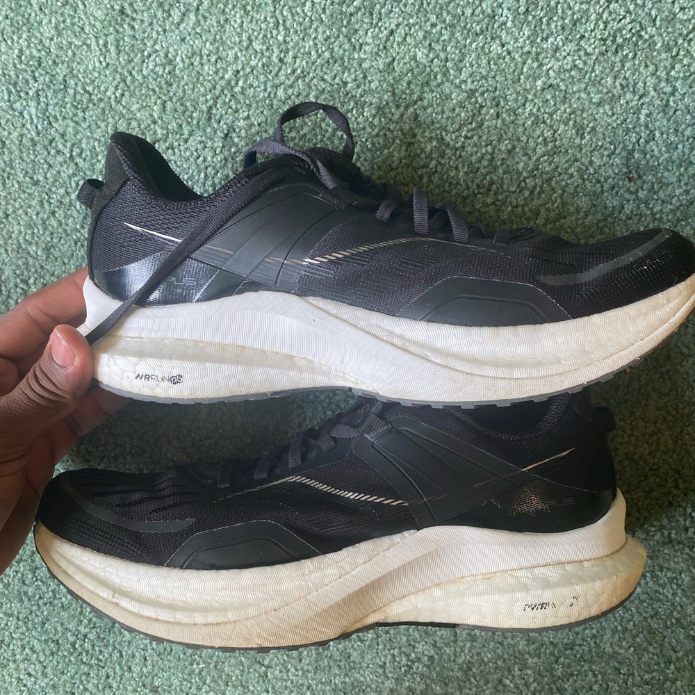 Saucony Tempus Black Fog W-SIZE 11 RUNNER COMFORT SHOES